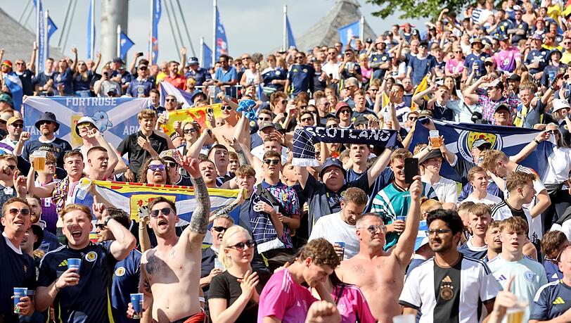 Beste Stimmung bei der Eröffnung der Fan Zone im Olympiapark. Beste Stimmung bei der Eröffnung der Fan Zone im Olympiapark.
