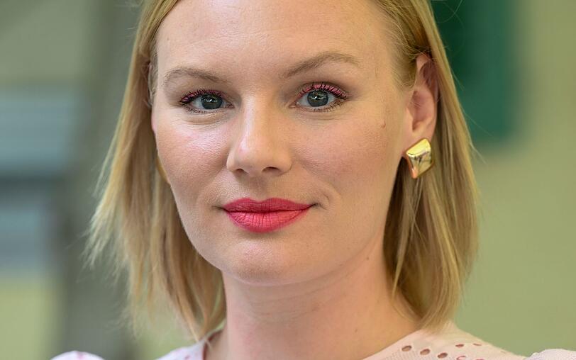 Neben dem neuen "Tatort: Gottesgarten" ist Rosalie Thomass aktuell im Kino in "Lügen über meine Mutter" zu sehen. Neben dem neuen "Tatort: Gottesgarten" ist Rosalie Thomass aktuell im Kino in "Lügen über meine Mutter" zu sehen.