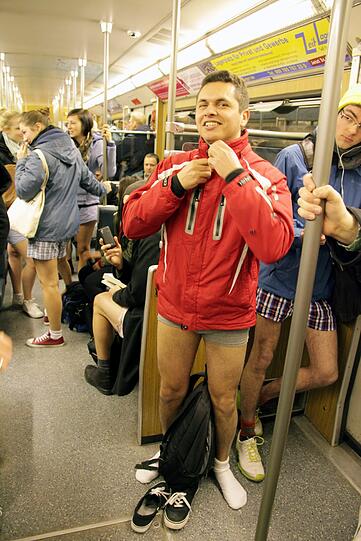 So macht U-Bahn fahren Spaß. Die Bilder vom Unterhosen-Flashmob in München.