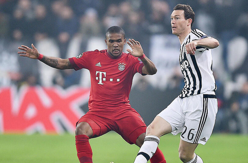 Douglas Costa: Note 3. Top-Hereingaben von links. Scharf, schärfer, Costa-Flanken &ndash; eine führte zum 1:0. Sah nach 20 Minuten für sein Foul an Cuadrado Gelb. Manchmal zu viele Schnörkel im Programm. In Halbzeit zwei abgetaucht.