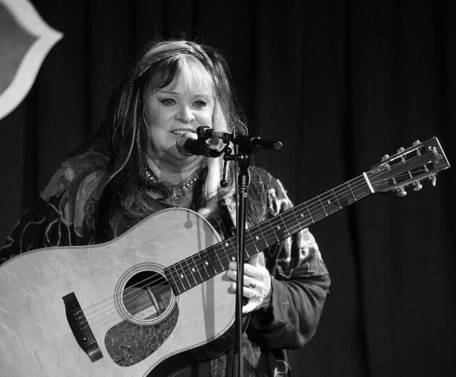 Die Sängerin Melanie Safka ist am 23. Januar mit 76 Jahren gestorben. Ihr Auftritt beim Woodstock-Festival 1969 machte sie bekannt.