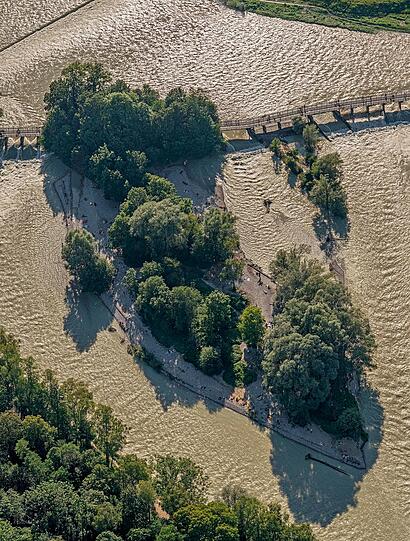 Kein Nackerter weit und breit: der Flaucher unter Hochwasser.