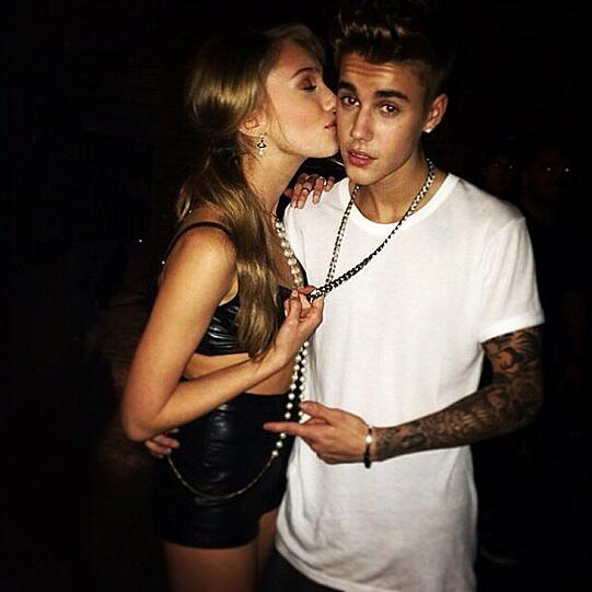 Justin Bieber mit mysteriöser Blondine im Arm