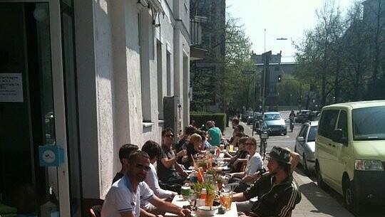 Gemütlich und ein wahrer Fundus an Olympia-Devotionalien: Das Café "München 72" in der Kohlstraße. Gemütlich und ein wahrer Fundus an Olympia-Devotionalien: Das Café "München 72" in der Kohlstraße.