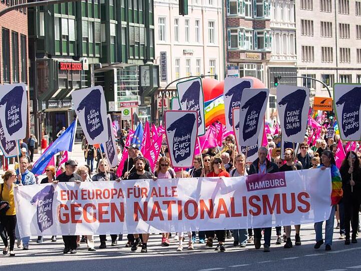 Unter dem Motto "Ein Europa für Alle - Deine Stimme gegen Nationalismus" rufen mehr als 150 Organisationen in Deutschland und europäischen Städten zu Demonstrationen auf.