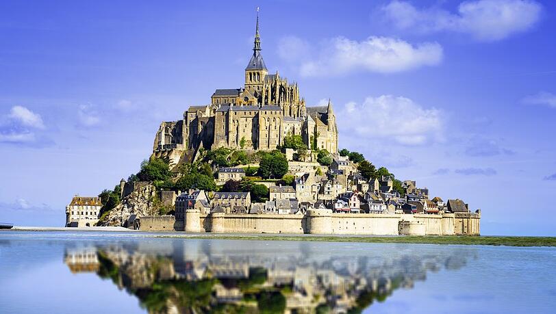 Mont-Saint-Michel war lange nur bei Ebbe zu erreichen.