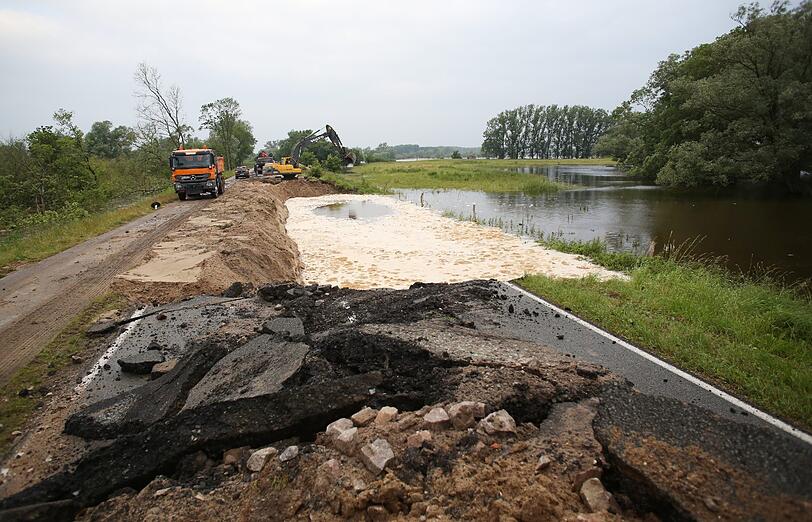 Vorher-Nachher-Fotos, Kurioses, überflutete Straßen: Aktuelle Hochwasser-Fotos aus Sachsen Anhalt