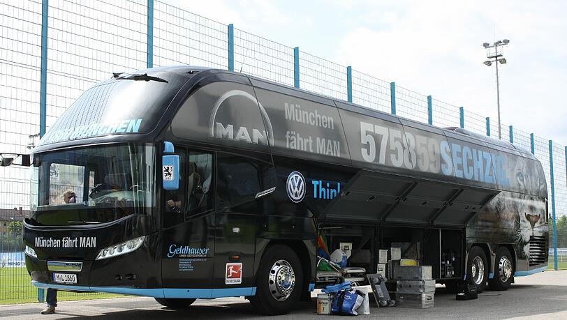 Die Mannschaft des TSV 1860 brach am Sonntagmittag zum Kurz-Trip nach Bad Häring auf. Die Mannschaft des TSV 1860 brach am Sonntagmittag zum Kurz-Trip nach Bad Häring auf.