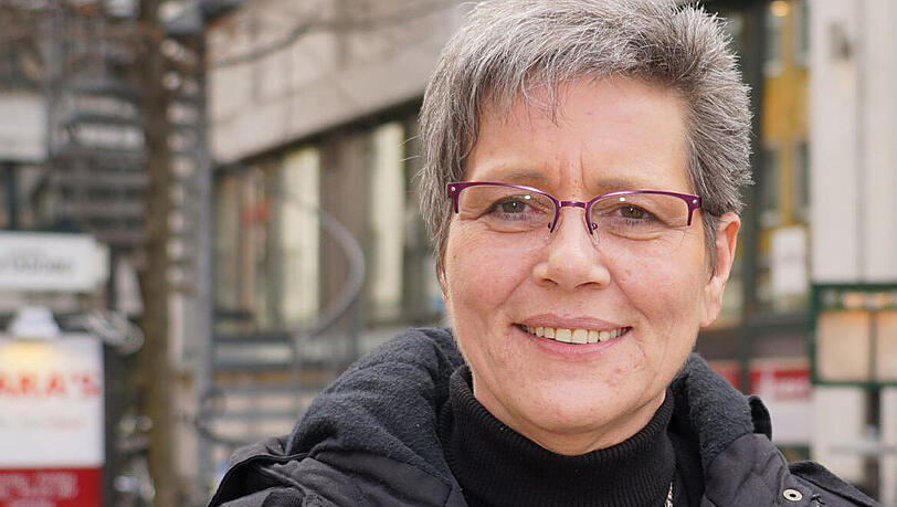 Martina Kors, Verwaltungsfachwirtin: "So müsste ich mir keinen Urlaub nehmen, wenn ich etwas im KVR brauche. Denn so heimelig und schön ist das KVR auch nicht, um dort seinen Urlaub zu verbringen." Martina Kors, Verwaltungsfachwirtin: "So müsste ich mir keinen Urlaub nehmen, wenn ich etwas im KVR brauche. Denn so heimelig und schön ist das KVR auch nicht, um dort seinen Urlaub zu verbringen."