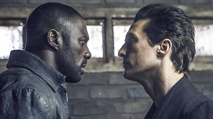 Roland Deschain (Idris Elba, li.) und sein Widersacher Walter (Matthew McConaughey).