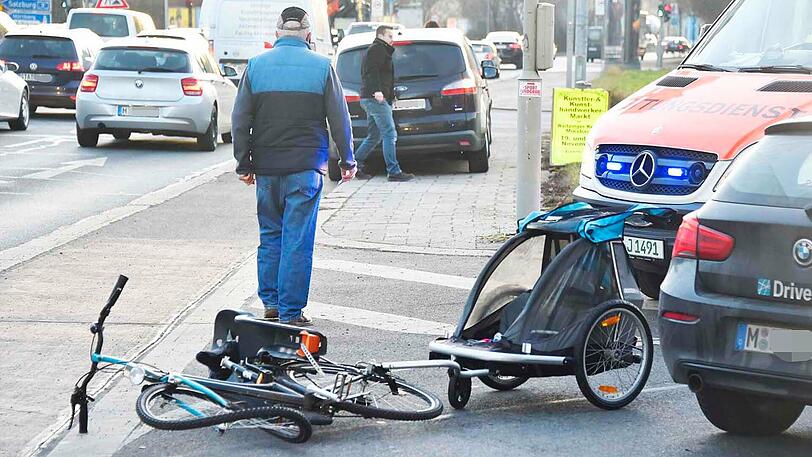 Das Fahrrad wurde bei dem Unfall ziemlich verbeult.