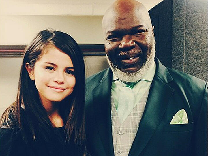Selena Gomez sucht göttlichen Beistand bei Priester Jakes