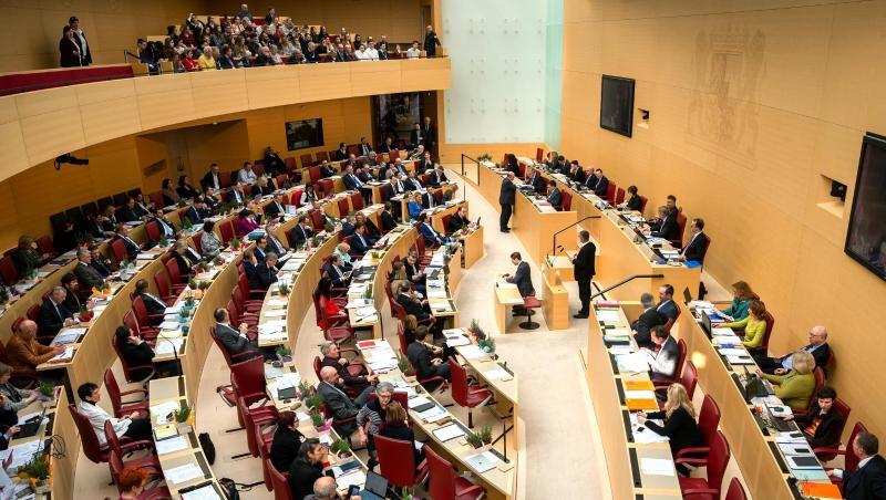Abgeordnete des Landtages von Bayern debattieren im Plenarsaal. Foto: Sina Schuldt/Archiv Abgeordnete des Landtages von Bayern debattieren im Plenarsaal. Foto: Sina Schuldt/Archiv
