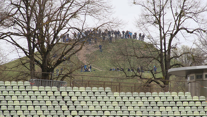 Fans des TSV 1860 auf dem Olympiaberg.