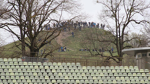 Fans des TSV 1860 auf dem Olympiaberg.