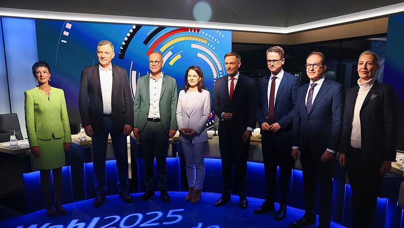 Kurz vor der Wahl stellen Spitzenvertreter der Parteien Unterschiede heraus.