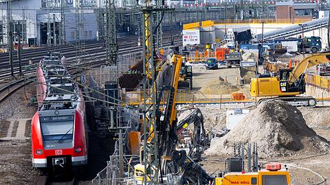 Die Sperrung der S-Bahn-Stammstrecke bei Laim wird bis Freitag verl&auml;ngert (Archiv).