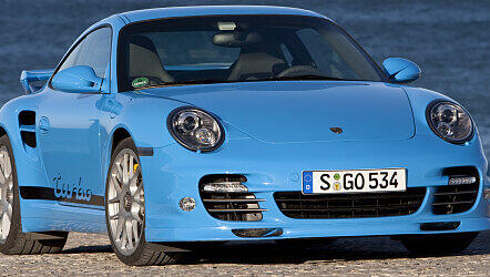 Außen fast unverändert, technisch so gut wie neu: der Porsche 911 Turbo mit jetzt 500 PS. Außen fast unverändert, technisch so gut wie neu: der Porsche 911 Turbo mit jetzt 500 PS.