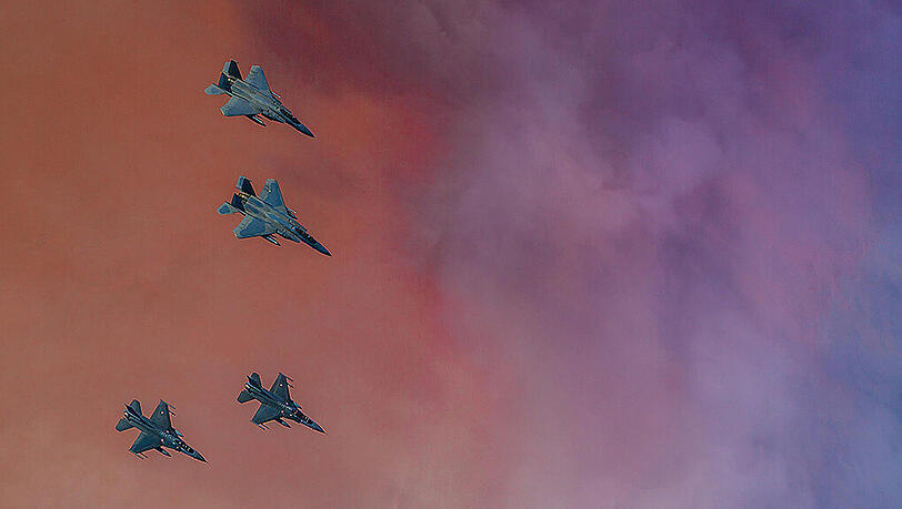 Türkische und amerikanische Kampfjets starteten im Juni zu einem Manöver. Nach dem Tod eines Soldaten ist die türkische Luftwaffe in der Nacht erneut Angriffe gegen die PKK geflogen. Türkische und amerikanische Kampfjets starteten im Juni zu einem Manöver. Nach dem Tod eines Soldaten ist die türkische Luftwaffe in der Nacht erneut Angriffe gegen die PKK geflogen.