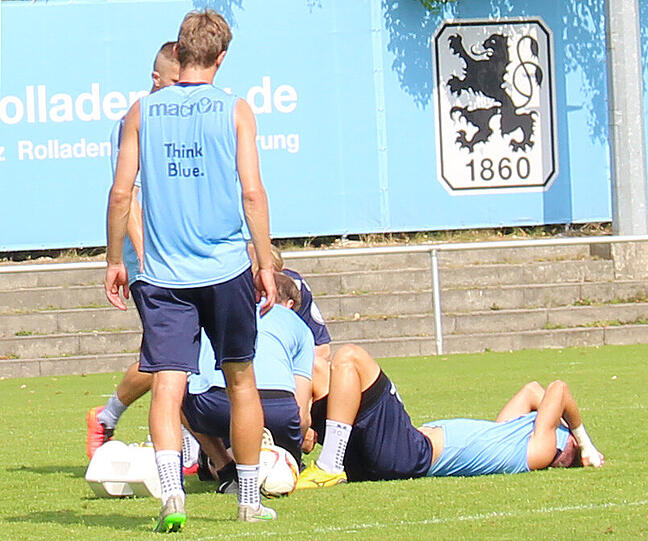Schrecksekunde für Degenek beim Training am Freitag. Hier die Bilder vom Vormittagstraining.