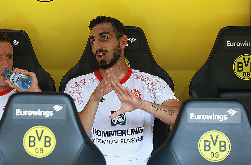 José Rodriguez vom 1. FSV Mainz 05 muss sich die nächsten Spiele erstmal von der Tribüne aus anschauen.