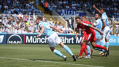Der bislang höchste Saisonsieg des TSV 1860: Die Löwen um Simon Lorenz (l.) beim 5:1 gegen Lotte.