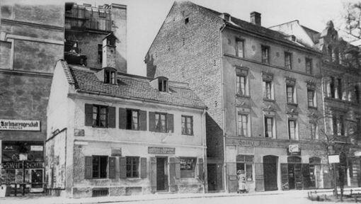 Grütznerstraße 8: Hier ein Foto aus der Jahrhundertwende. Grütznerstraße 8: Hier ein Foto aus der Jahrhundertwende.