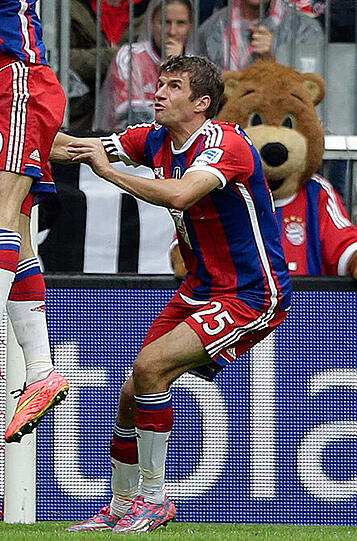 Thomas Müller - Note 3 - Feierte seinen 25. Geburtstag, allerdings nicht seinen zweiten Saisontreffer. Erst parierte Sven Ulreich einen starken Kopfball (15.), dann blieb der Jubilar weiter unglücklich im Abschluss. Bekam nach dem Abpfiff von der Südkurve trotzdem sein Geburtstagsständchen.
