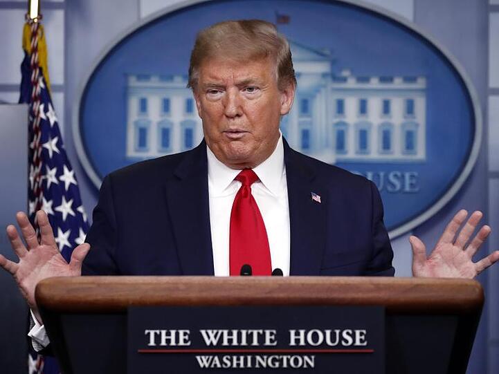 Trump macht deutlich, wenn es Ländern wie beispielsweise Italien und Spanien besser gehe, werde der Einreisestopp auch wieder beendet.