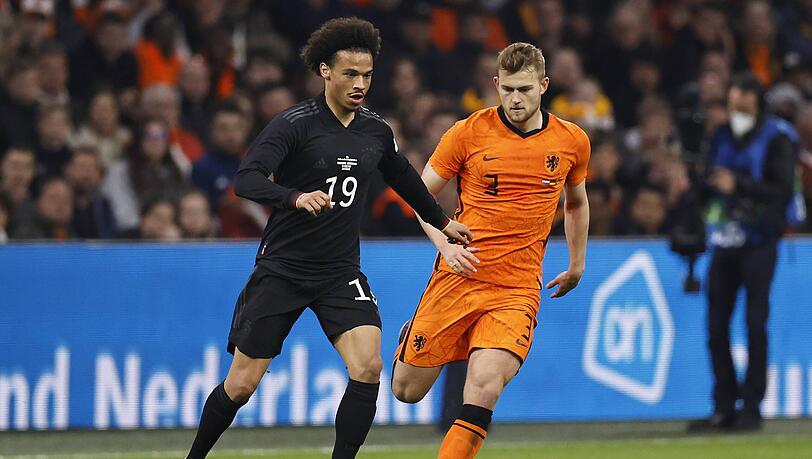 Leroy Sané und Matthijs de Ligt beim Länderspiel im März.