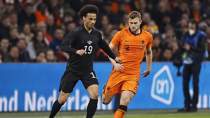 Leroy Sané und Matthijs de Ligt beim Länderspiel im März.