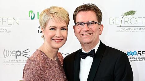 Manuela Schwesig und Ehemann Stefan bei einem Event im April 2025.