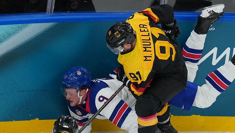 Ex-Kapit&auml;n M&uuml;ller ging im und nach dem Spiel voran.