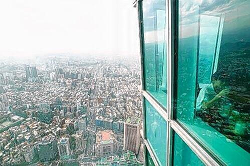 Das ist die Skyline von Taipeh: Den kann gerade der Ausschuss für den öffentlichen Dienst besichtigen.