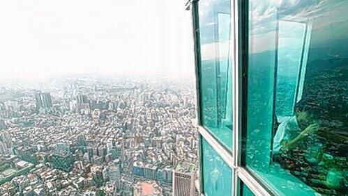 Das ist die Skyline von Taipeh: Den kann gerade der Ausschuss für den öffentlichen Dienst besichtigen. Das ist die Skyline von Taipeh: Den kann gerade der Ausschuss für den öffentlichen Dienst besichtigen.