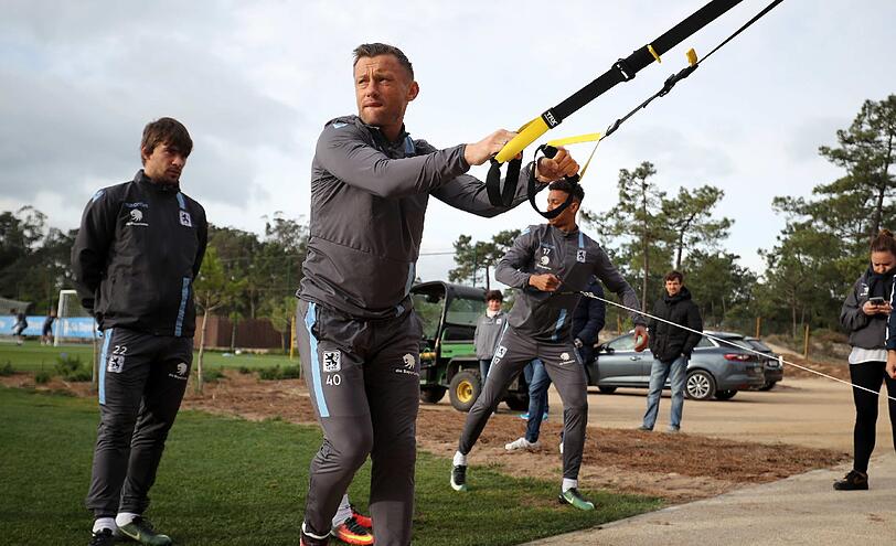 Schuften, stemmen, springen bis zu Erschöpfung. Die schweißtreibenden Trainingsbilder vom Dienstag zum Durchklicken.