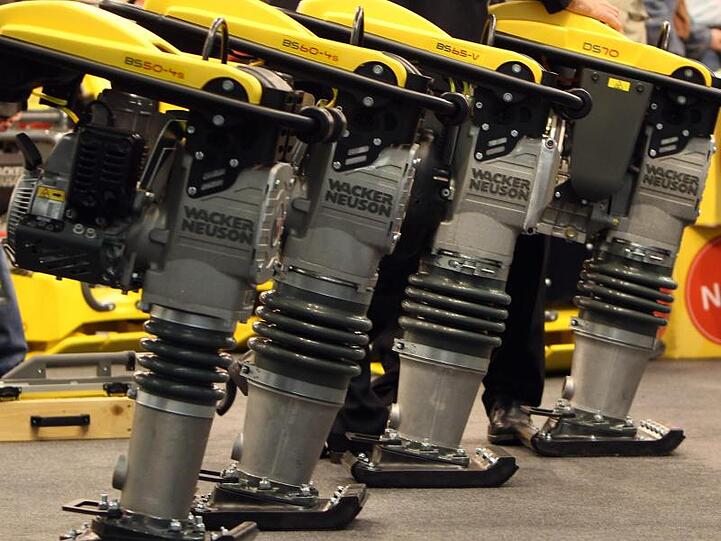 Stampfer des Herstellers Wacker Neuson. Foto: Daniel Karmann/picture alliance/dpa/Symbolbild