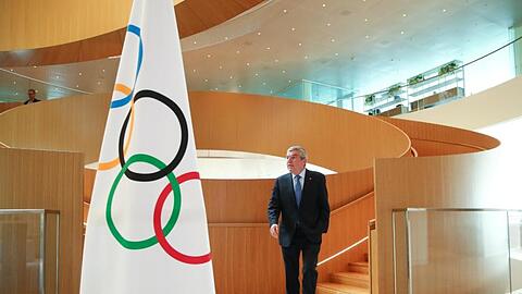 IOC-Präsident Thomas Bach auf dem Weg zu einem Interview.