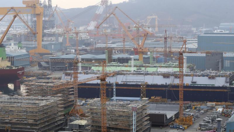 Blick auf die Werft des südkoreanischen Schiffbauer Daewoo Shipbuilding and Marine Engineering in Geoje (Südkorea). Blick auf die Werft des südkoreanischen Schiffbauer Daewoo Shipbuilding and Marine Engineering in Geoje (Südkorea).