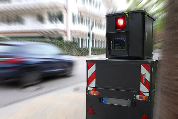 Auch in München wird am Mittwoch fleißig geblitzt - die AZ hat alle Straßen im Überblick für Sie in einer Karte und als Liste. Auch in München wird am Mittwoch fleißig geblitzt - die AZ hat alle Straßen im Überblick für Sie in einer Karte und als Liste.