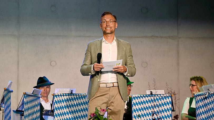 Moderator Thomas Gierling pr&auml;sentiert den Wiesn-Anstich in den Wildstuben.