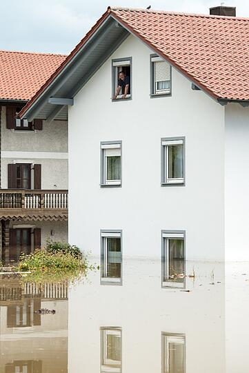Aktuelle Bilder vom Hochwasser in Deggendorf: Die Lage ist weiter kritisch. Die Bürger sorgen sich um die Dämme. Die A92 ist wieder geöffnet.
