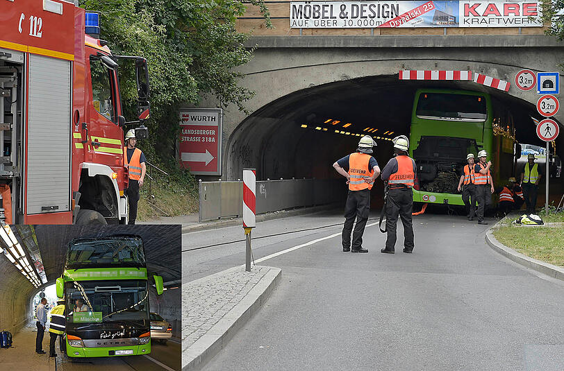 Ein Doppeldeckerbus steckt in der Laimer Röhre fest.