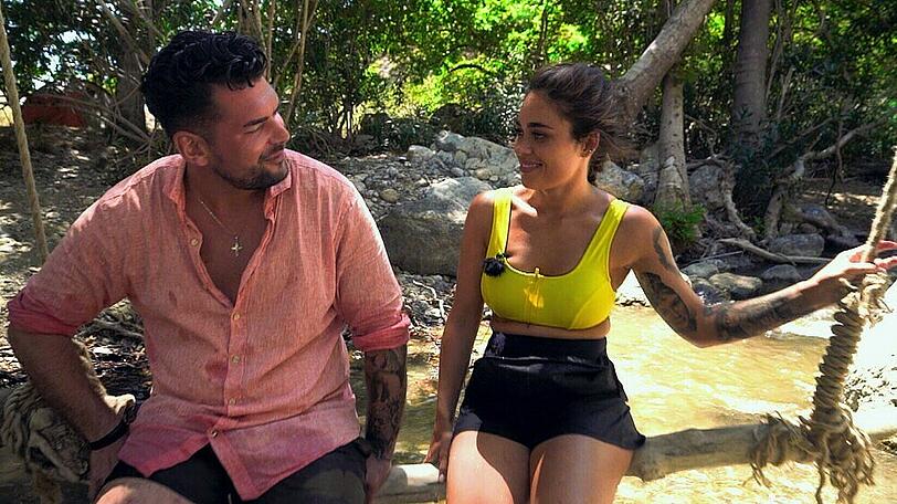 Im Einzelgespräch kann Kandidat Ioannis bei Melissa punkten. Der Kandidat mit griechischen Wurzeln kennt Kreta, wo die Staffel gedreht wurde, sehr gut.