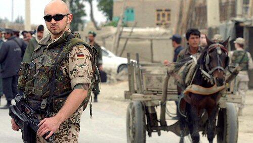 Ein Bundeswehrsoldat der Isaf-Truppe in Afghanistan Ein Bundeswehrsoldat der Isaf-Truppe in Afghanistan