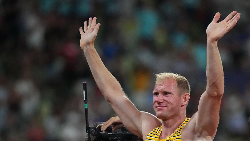 Arthur Abele (Deutschland) winkt nach dem Rennen.