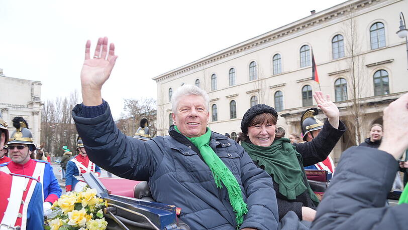 Münchens Oberbürgermeister Dieter Reiter mit seiner Frau Petra bei der Parade. Münchens Oberbürgermeister Dieter Reiter mit seiner Frau Petra bei der Parade.