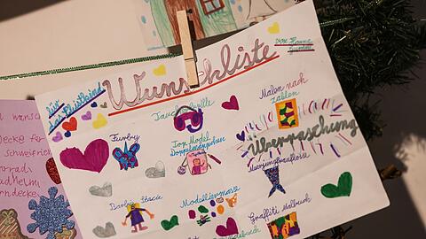 Viele Kinder haben ihre Briefe mit Malereien oder Aufklebern verziert. (Archivbild)