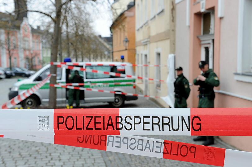 Ein Hinterhof in Lichtenberg: Die Polizei geht neuen Hinweisen nach und sucht nach der Leiche der vermissten Peggy