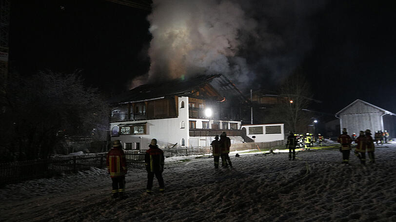 Das Hotel wird derzeit renoviert und steht leer &ndash; Verletzte gab es deswegen keine. Die Bilder vom Einsatz.